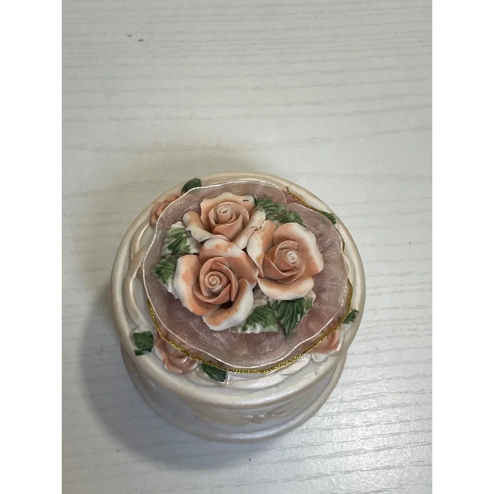 Vintage Ceramic Trinket Box Rose Floral Lace Cordey Jewelry‎ Keepsake Organizer